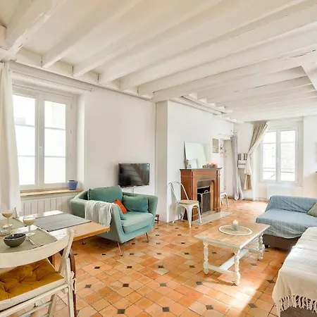 Stunning Duplex Near Place De La Nation *